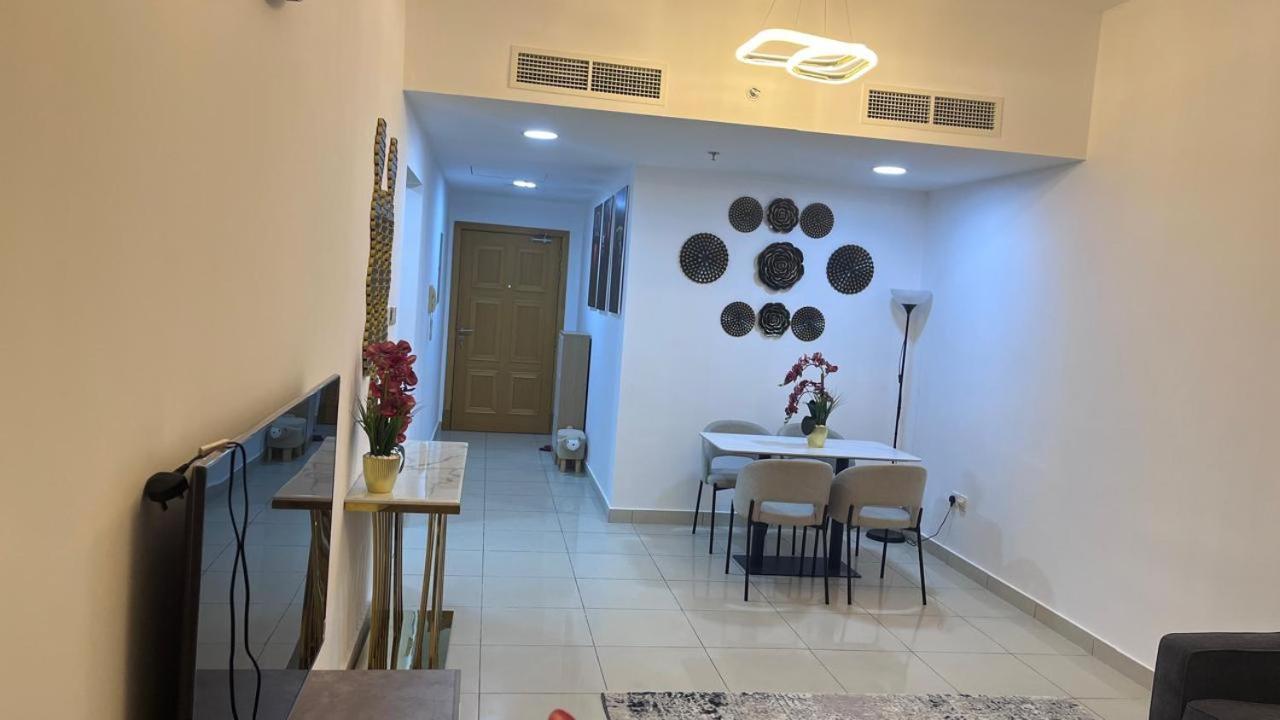 Luxury 1 Bed With New Amenities Apartamento Dubai Exterior foto